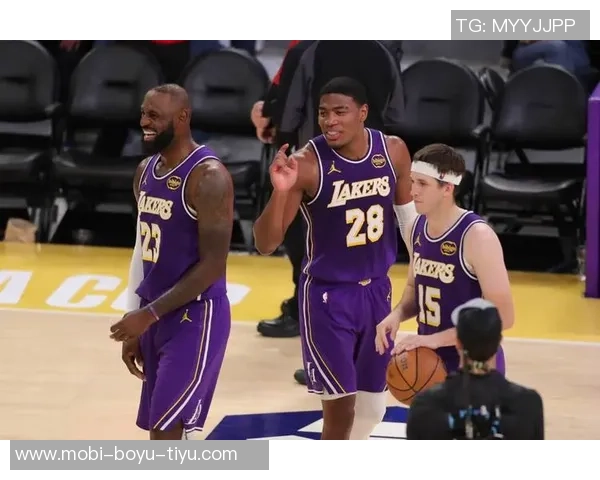 詹姆斯谈本赛季无球打法调整能力展现多样化篮球风格